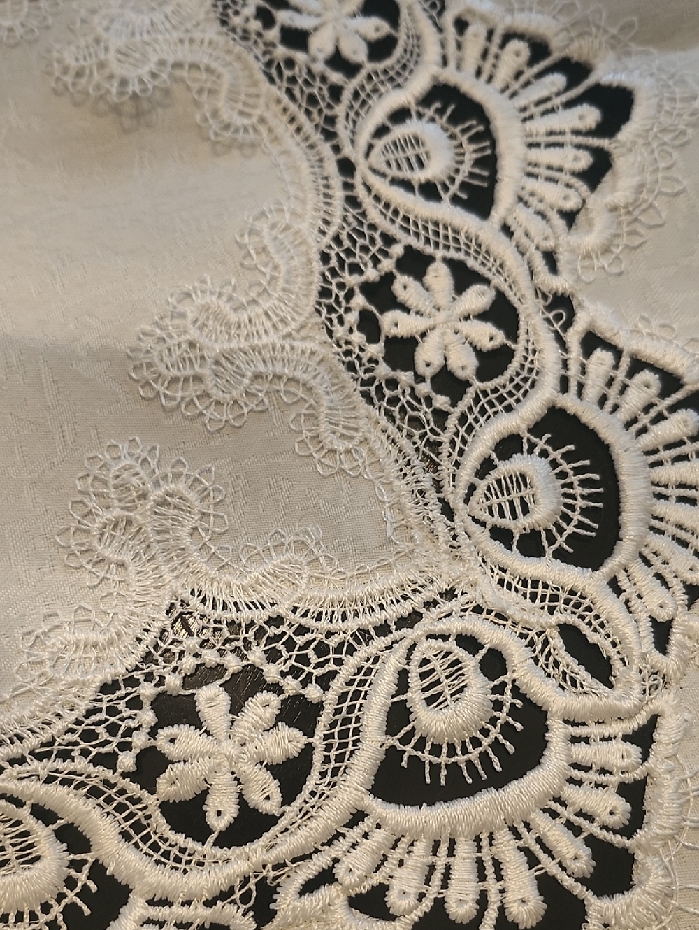 Table Cloth - Picture 2 of 6